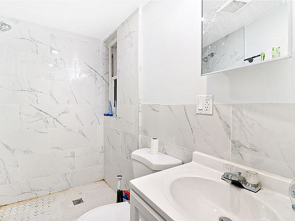 5th image of 166 E 2nd St #11