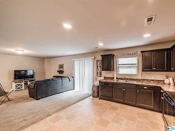 3rd image of 215 Sedgewick Dr
