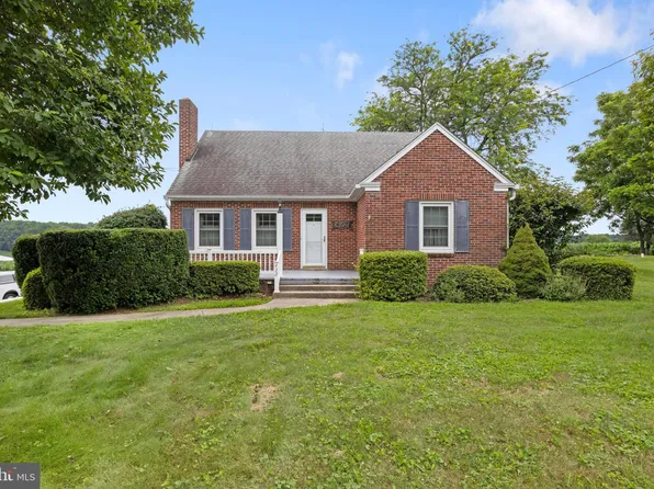 432 N Market St, Fawn Grove, PA 17321