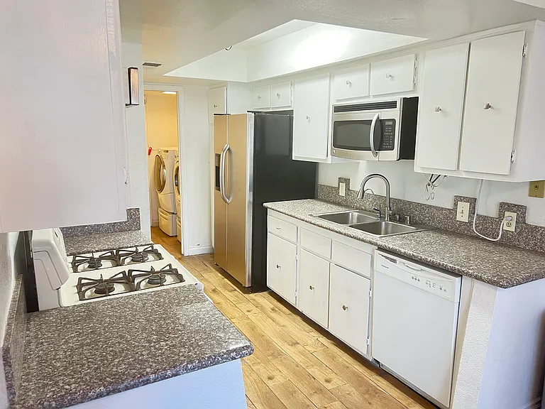 4519 Buena Vista Dr — Photo 9
