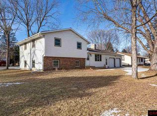 353 1st St E, Gaylord, MN 55334