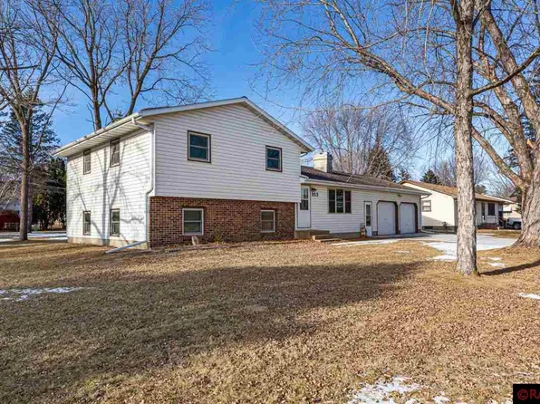 353 1st St E, Gaylord, MN 55334
