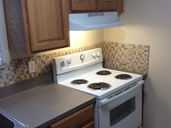 3rd image of 74 Herald Dr