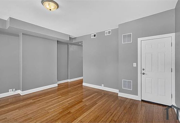 5th image of 1932 15th St NW Floor 2