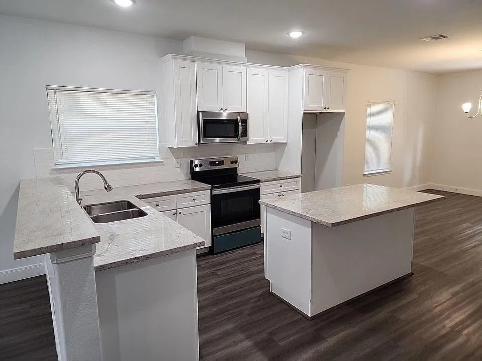 3 bed, 2.5 bath, 1608 sqft, $1,650 — Photo 2