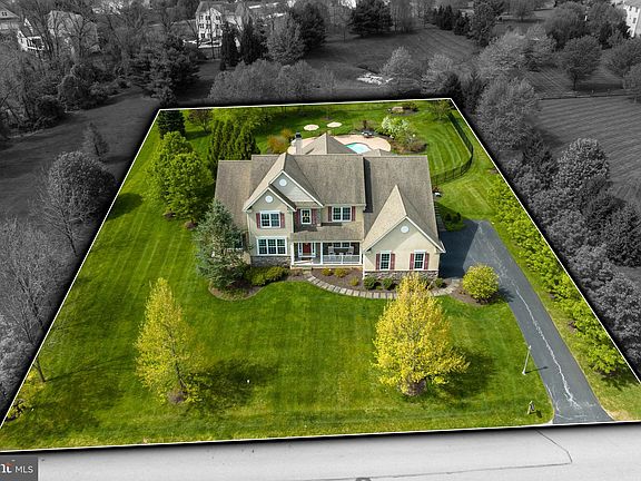 5th image of 70 Emma Ct