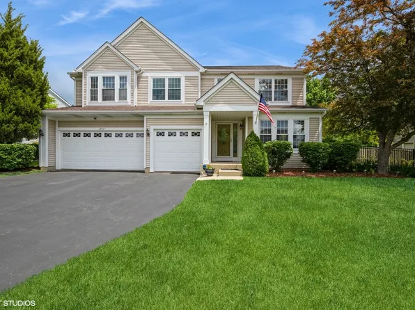 1757 Louisville Ln, Crystal Lake, IL 60014