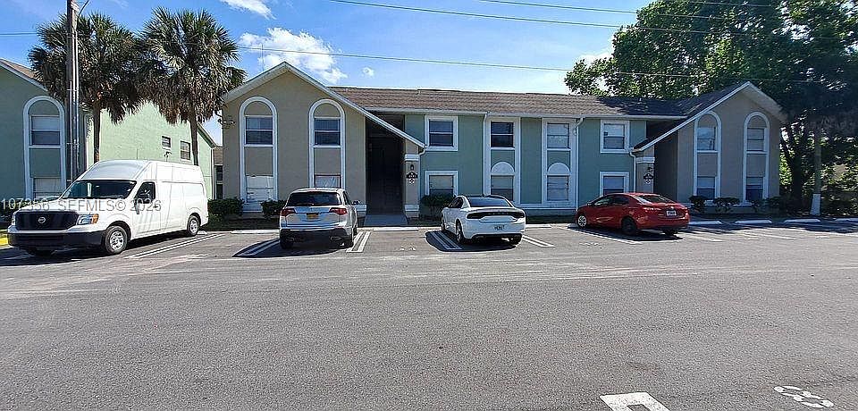 1st image of 4100 Pershing Pointe Pl APT 4