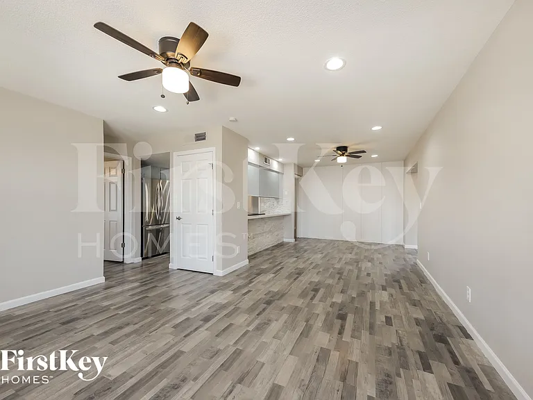 7208 W Montebello Ave — Photo 3