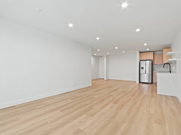 4th image of 801 2nd St APT 403