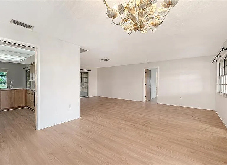 515 Rousseau Dr — Photo 9