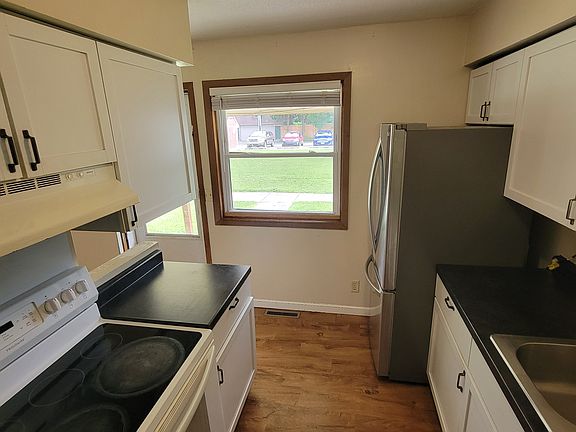 5th image of 718 Marshall Ave