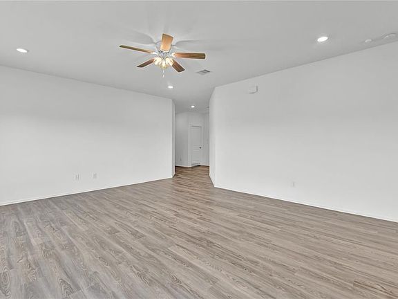 5th image of 7427 Hillside Ave