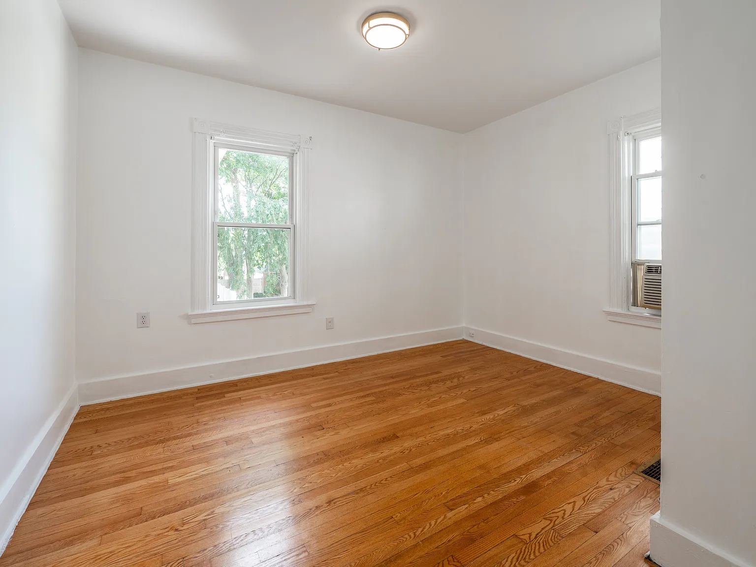 6 bed, 2000 sqft, $850 — Photo 4