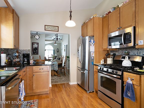 3rd image of 60 White Pine Dr