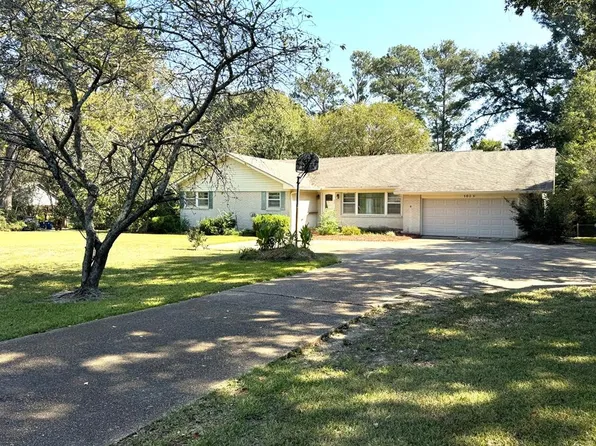 109 Seargent S Prentiss Dr, Natchez, MS 39120