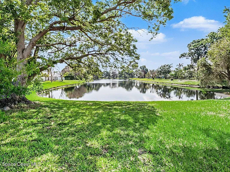 1611 Clover Cir — Photo 15