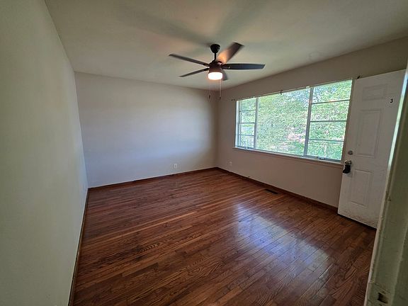 2nd image of 905 Stevens Ct NE APT 3