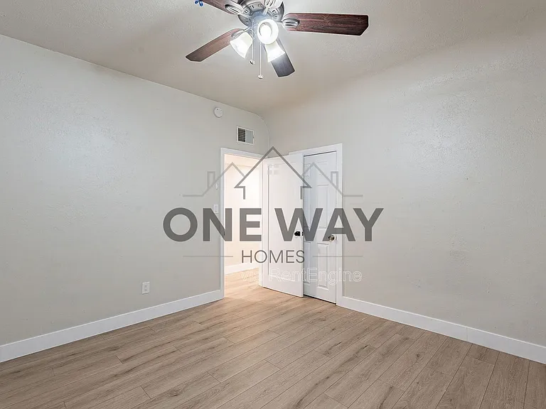 745 E Pierce St — Photo 26