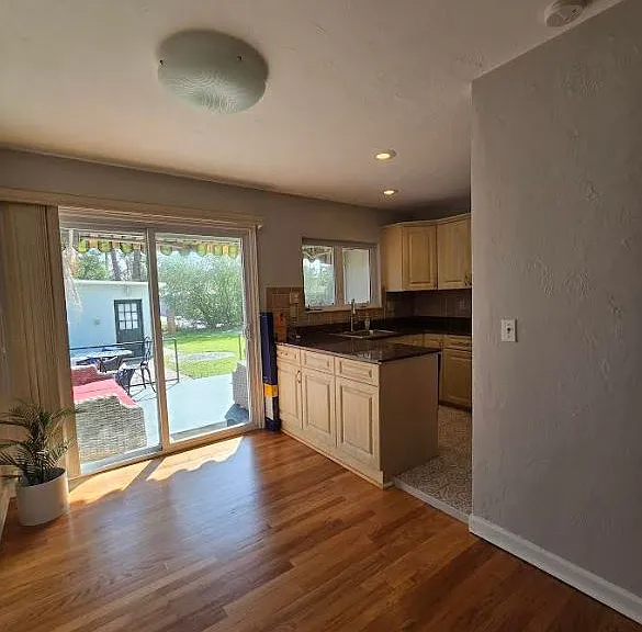 265 Mateo Way NE #1 — Photo 9