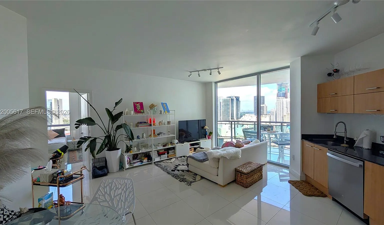 2 bed, 920 sqft, $4,000 — Photo 2