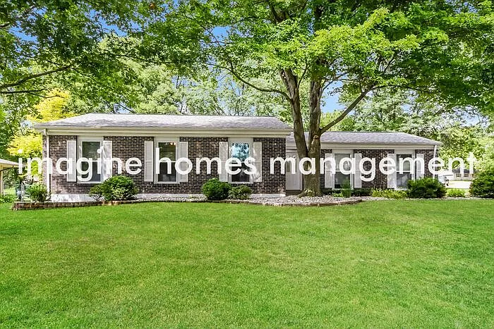 4 bed, 2.0 bath, 2001 sqft, $2,395 — Photo 1