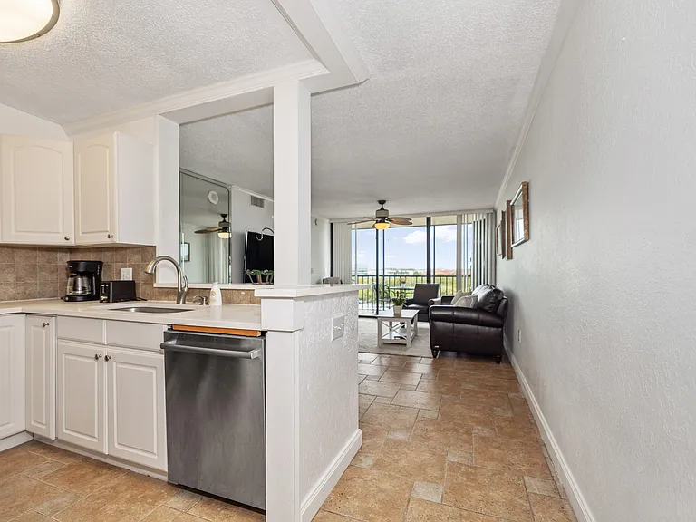 1000 Cove Cay Dr — Photo 6