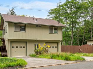 573 Beach Rd, Whitethorn, CA 95589