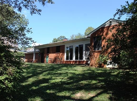 5th image of 519 W Main St