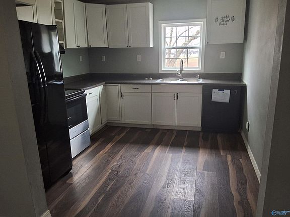 3rd image of 34 Woodview Rd