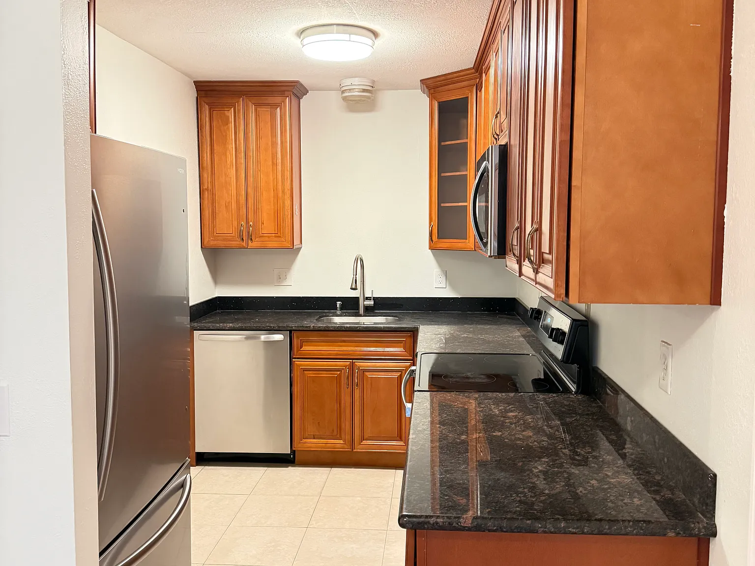 2 bed, 1.5 bath, 1000 sqft, $1,775 — Photo 3