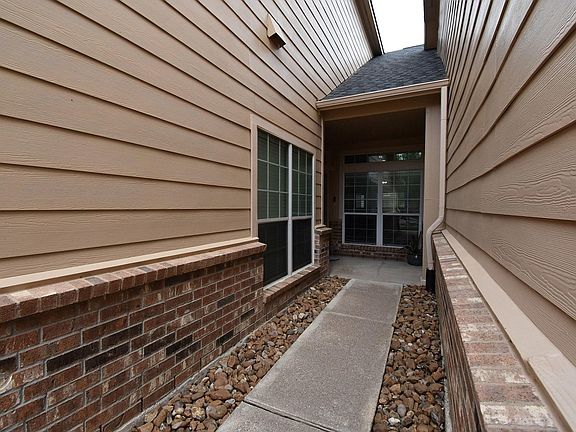 2nd image of 1734 Pepper Hill Ln