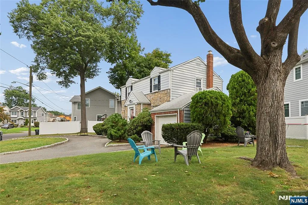 3 bed, 1.5 bath, $5,500 — Photo 4