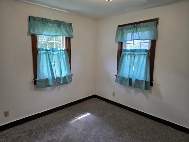 106 Lowry St — Photo 4