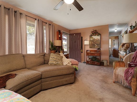 5th image of 1105 Redwood Ave