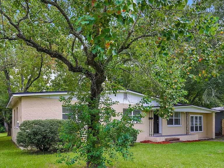 6511 Burgundy Rd S — Photo 3
