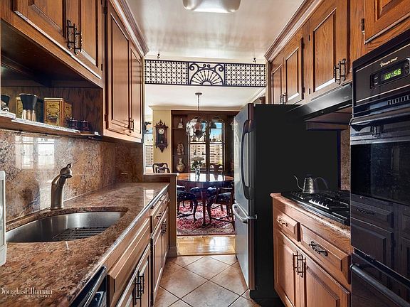 4th image of 505 E 79th St APT 16A