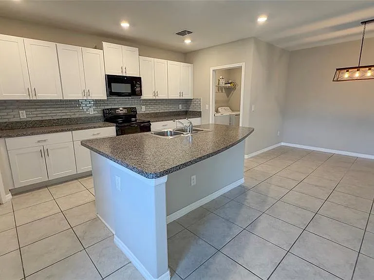 3816 Hanover Dr — Photo 8