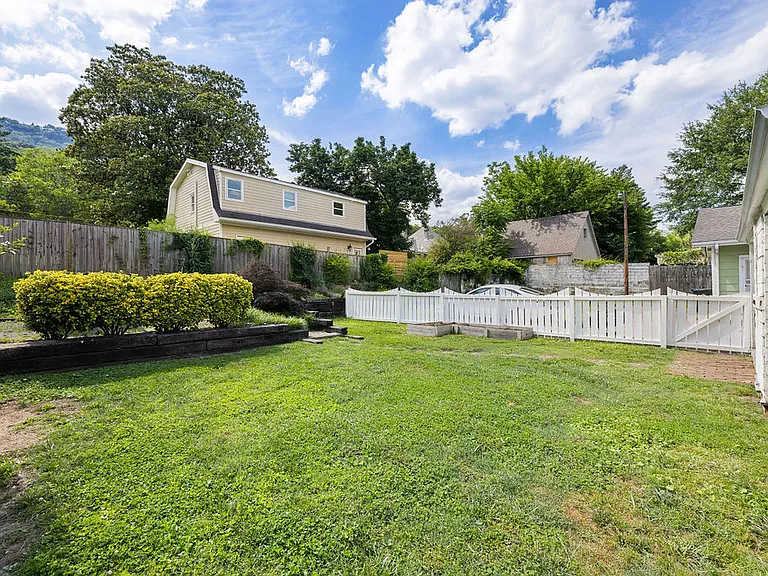 4419 Saint Elmo Ave — Photo 24