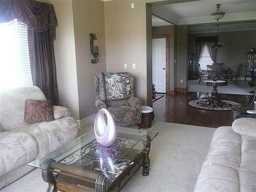 4th image of 1295 Emerald Dr