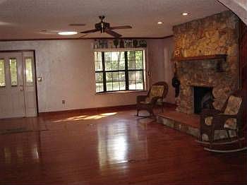 5th image of 900 Nixon Ln
