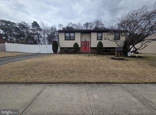 6 Dori Ct, Sicklerville, NJ 08081