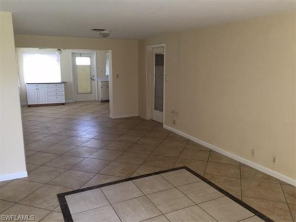 3rd image of 27514 Pullen Ave