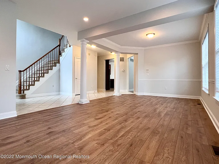 1 Hendrickson Ct — Photo 3