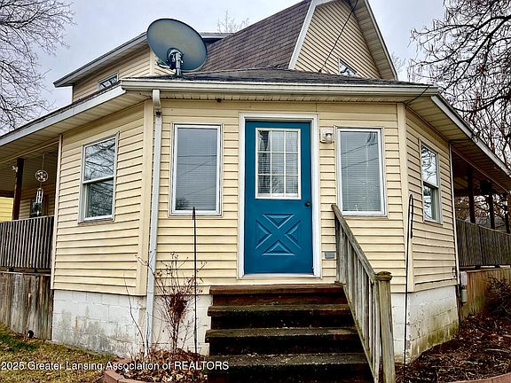 2nd image of 1062 Strong St