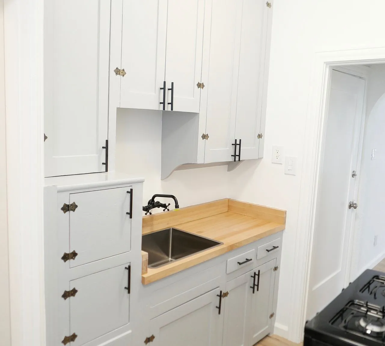 2615 S. Victoria Ave Apts — Photo 1