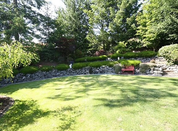 2nd image of 909 E Orchard Dr