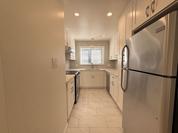 3rd image of 899 Webster St APT 1