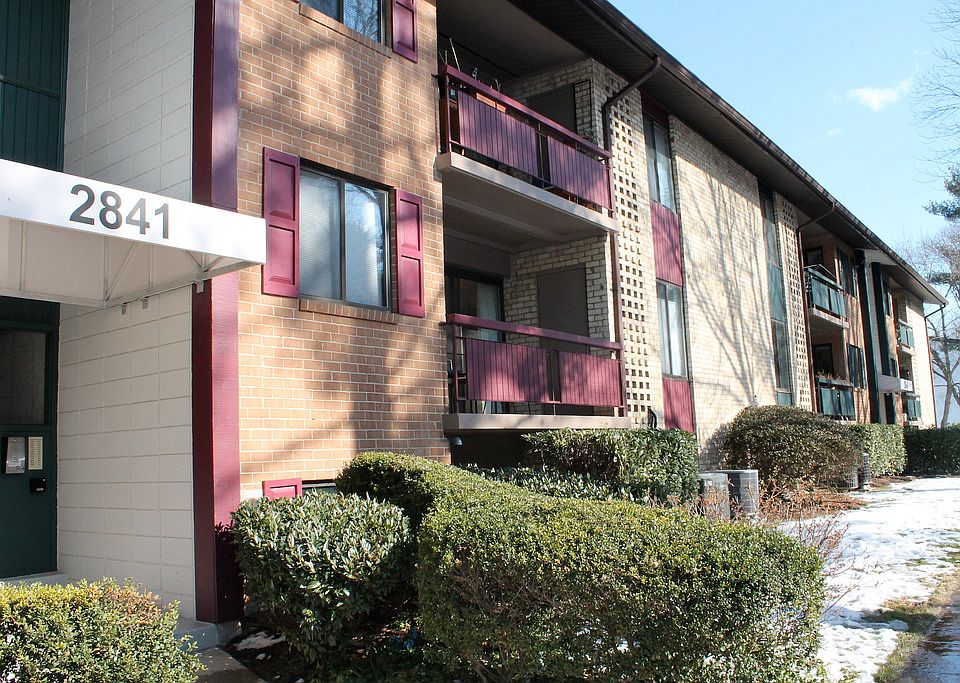 1st image of 2841 Windsor Dr APT 103