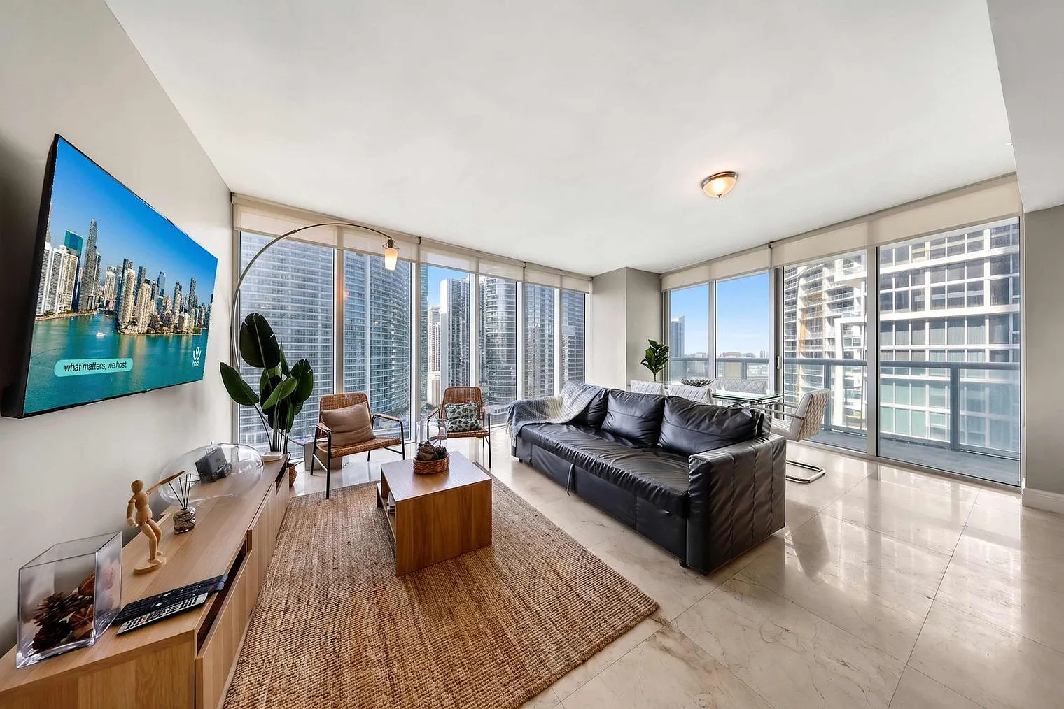 2 bed, 2.0 bath, 1377 sqft, $4,930 — Photo 1